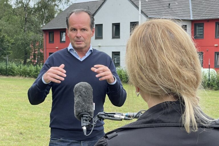 Prof. Dr. Günter Huhle im Interview mit dem WDR